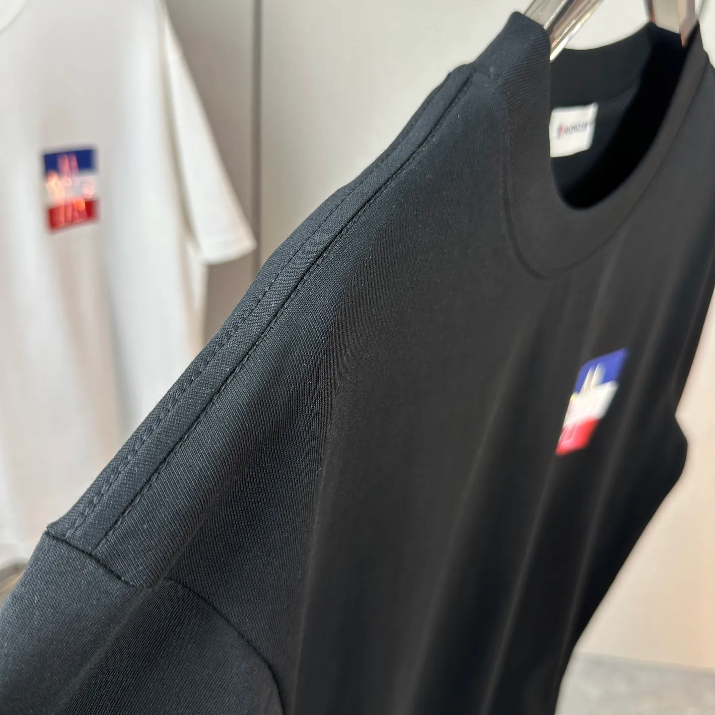 《 》MONCLER~ T ， 32 300 ， ， ， ， ， ！ ， ， ， ， ， ！ Size：S~M~L~XL~2XL